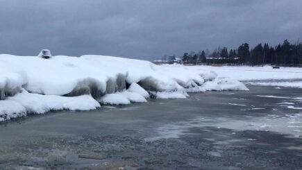 На Ладожском озере лёд стал тоньше и начал терять прочность - tvspb.ru