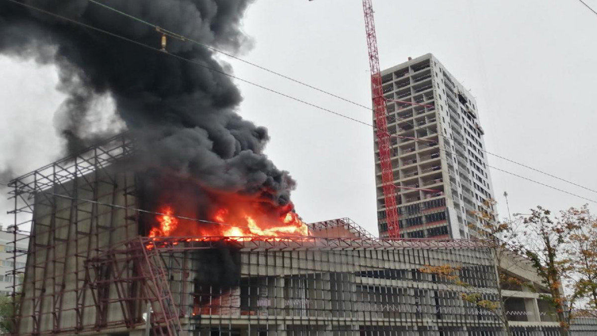 Что сейчас горит в красносельском районе спб. ЖК Аист Тамбасова. ЖК Аист СПБ на Тамбасова. ДК на Тамбасова Красносельского района. Пожар в Санкт-Петербурге Красносельский район.