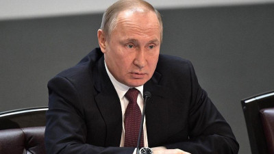 Путин призвал повысить безопасность на дорогах