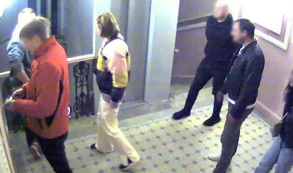 Руферы сменили замок в двери чужой квартиры, чтобы ходить на крышу - tvspb.ru