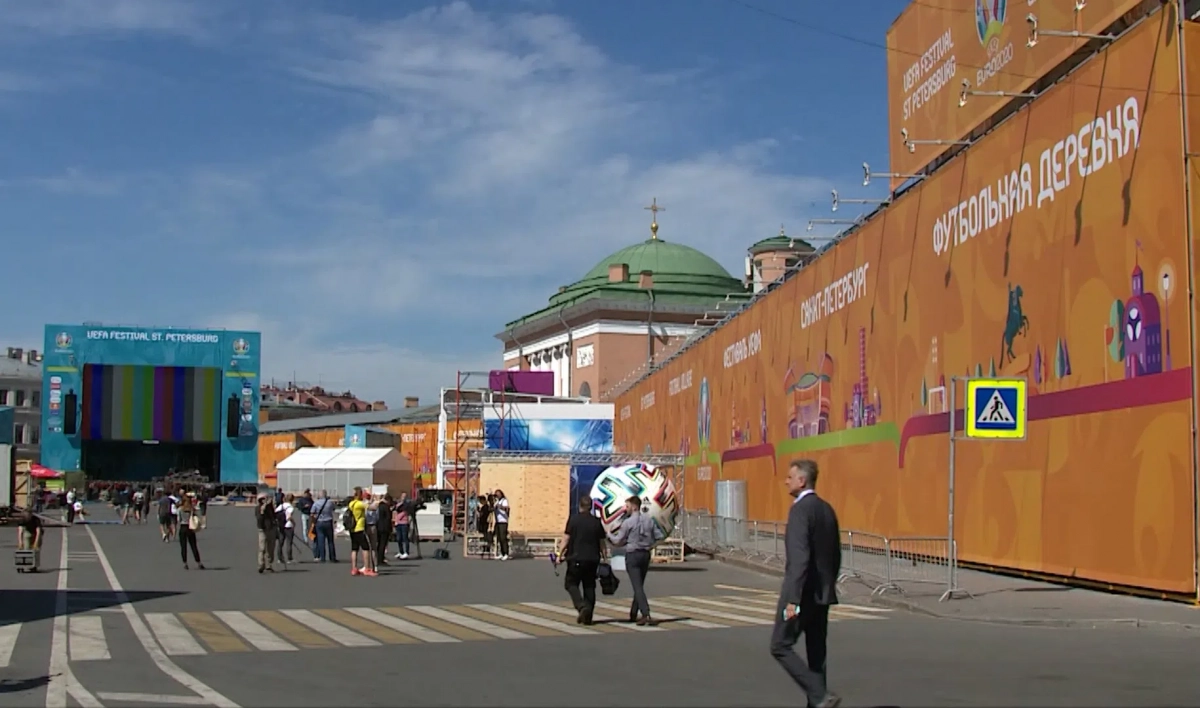 Фан-зона на Конюшенной площади приняла первых гостей - tvspb.ru