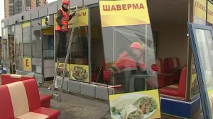 В Петербурге началась масштабная кампания по ликвидации ларьков у метро