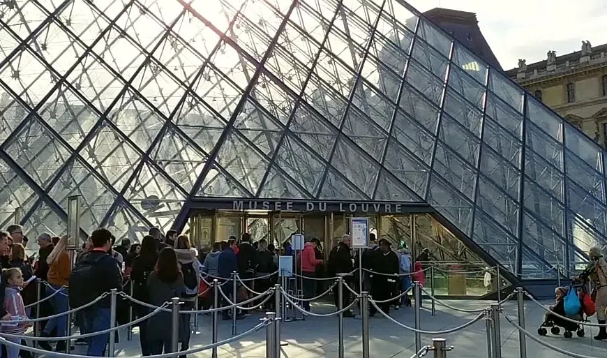 «Коммандос Лувра»: третий подозреваемый по делу об ограблении Лувра задержан в Париже - tvspb.ru