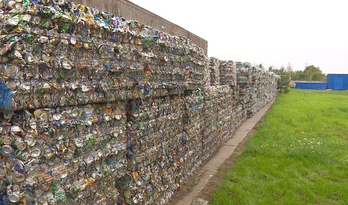 стоимость сдачи отходов от частных лиц. сбор пластиковых бутылок. раздельный сбор и переработка мусора. сдать на переработку спб. зачем сдавать елку на переработку.