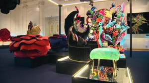 В Шереметьевском дворце открылась выставка дизайнерской мебели «Сад наслаждений Карлы Толомео»