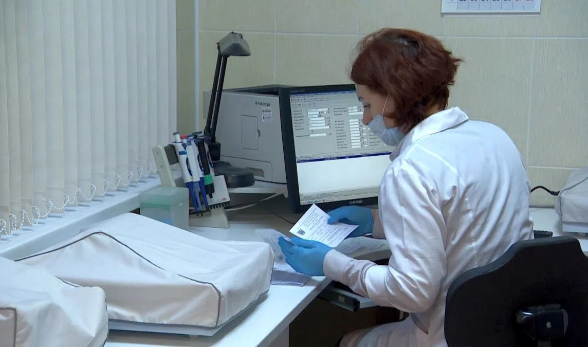 Минздрав предложил шесть цветов формы для медиков в зависимости от должности - tvspb.ru