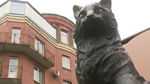 В Петербурге появился ещё один памятник блокадному коту