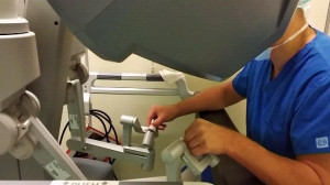 В Центре Алмазова провели уникальную операцию по удалению опухоли с помощью робота