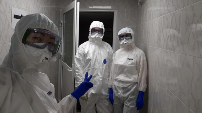 Около 800 тестов на COVID-19 в день проверяют в НИИ имени Пастера