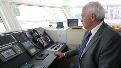 Полтавченко показали новейшую разработку петербургских корабелов — катамаран «Грифон»