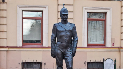 У здания полиции на Суворовском проспекте появится памятник «Городовой»