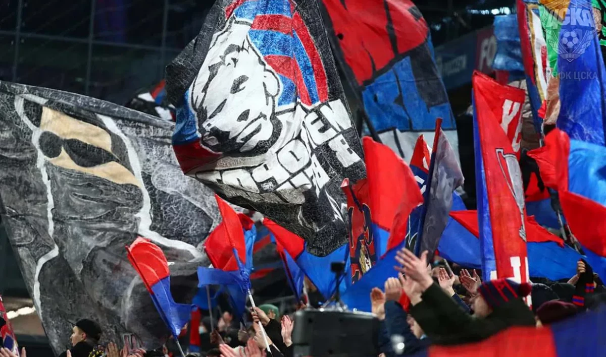 Трибуну ЦСКА закрыли за использование фанатами пиротехники на матче с «Зенитом» - tvspb.ru