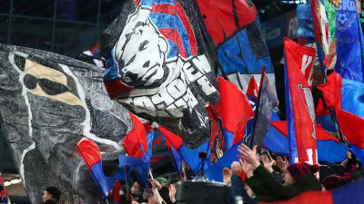 Трибуну ЦСКА закрыли за использование фанатами пиротехники на матче с «Зенитом»
