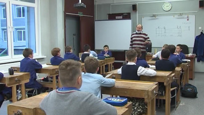 Глава Роспотребнадзора предложила продлить особые условия работы школ
