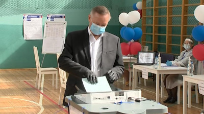 Александр Беглов проголосовал по поправкам в Конституцию