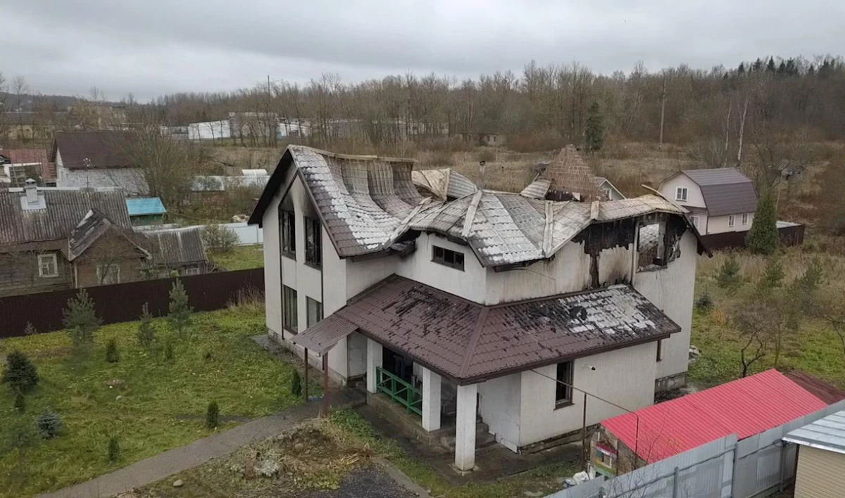 Три человека погибли при пожаре в доме в Красном Селе - tvspb.ru