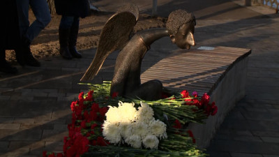Глава Комздрава и главврачи пяти больниц отдали дань памяти погибшим от COVID-19 медикам