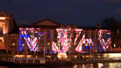 Световое шоу устроили на фасаде обновленной библиотеки Маяковского