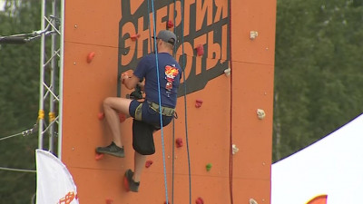 «Гонка героев». Под Петербургом собрались более двух тысяч поклонников экстремального спорта