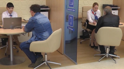 Банки ужесточают условия кредитования работников отраслей, пострадавших от коронавируса