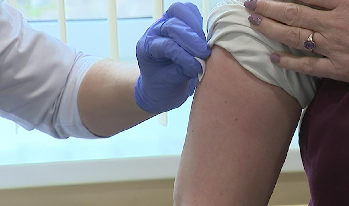 Более 1,3 млн петербуржцев сделали прививки от гриппа