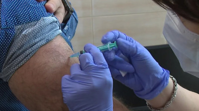 Около 7 тысяч петербуржцев прививаются от СOVID ежедневно