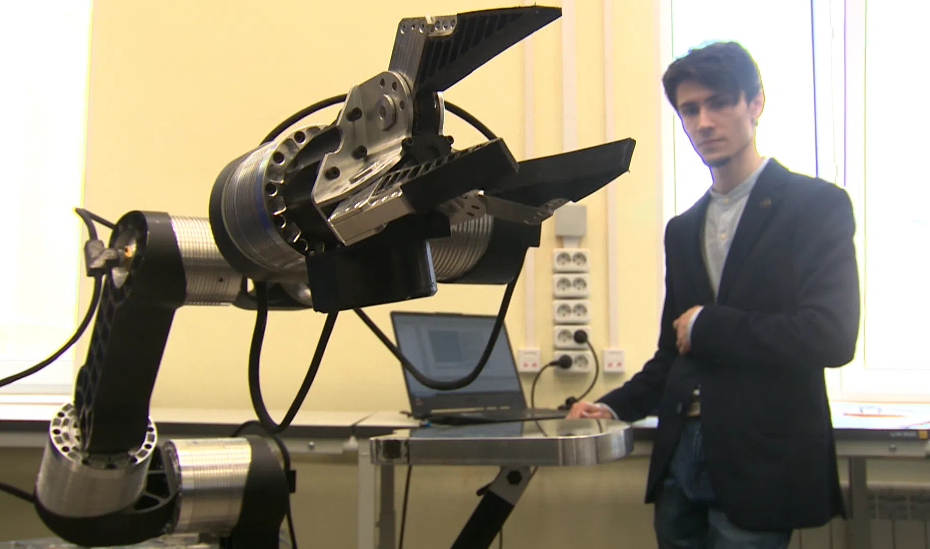 Ученые «ВОЕНМЕХа» создали уникального робота-манипулятора