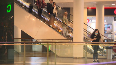 Как проходит вакцинация от COVID в торговых центрах Петербурга