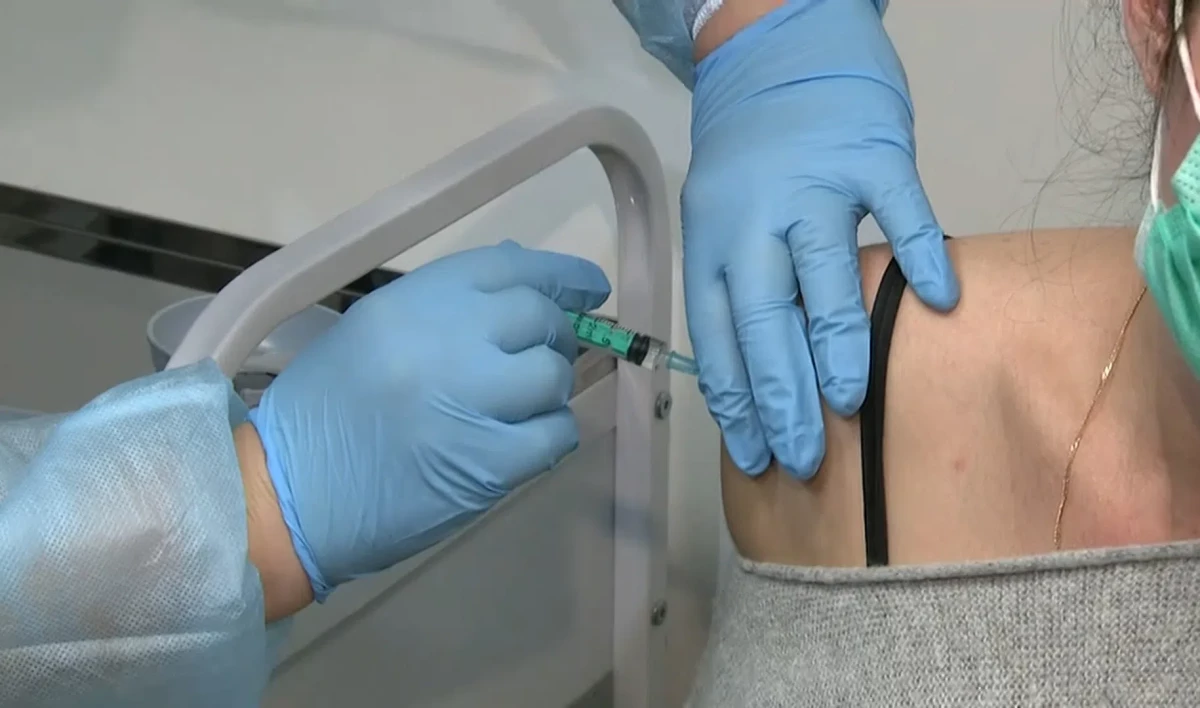 Чаще вакцинируются от COVID-19 те, у кого есть взрослые дети и родители старше 65 лет - tvspb.ru