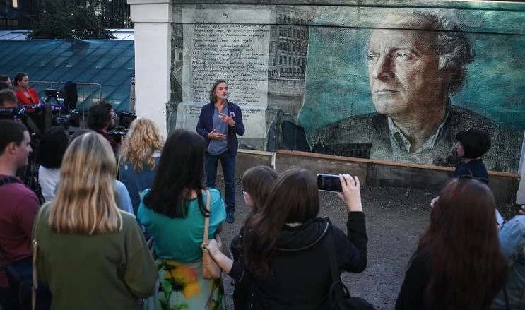 Петербургский художник нарисовал самый большой в мире портрет Бродского - tvspb.ru