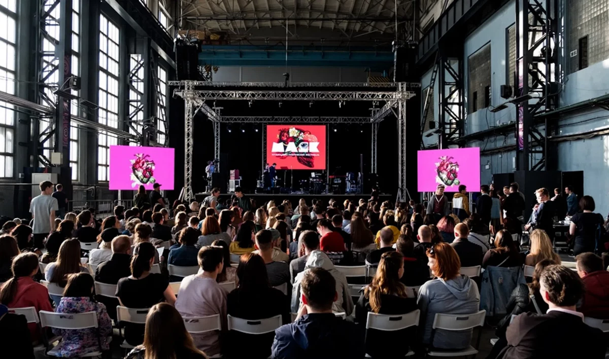 Фестиваль поэзии «Маяк» перенесен на весну 2022 года - tvspb.ru