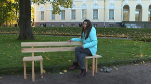 Самые необычные уличные скамейки Петербурга