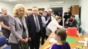 Александр Беглов и Татьяна Голикова посетили НИИ детской онкологи