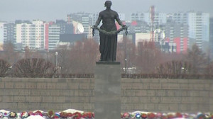 Петербургские активисты приступили к реставрации монумента советским морякам в Польше