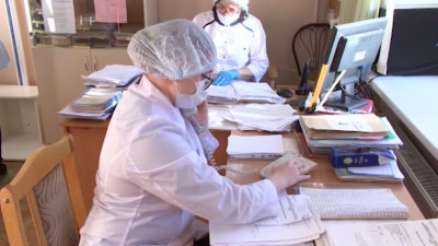 Стало известно, кто должен завершить вакцинацию от COVID до 15 декабря