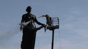 Помывка памятника