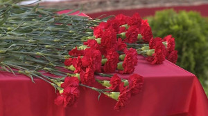 Возложение цветов у госпиталя ветеранов