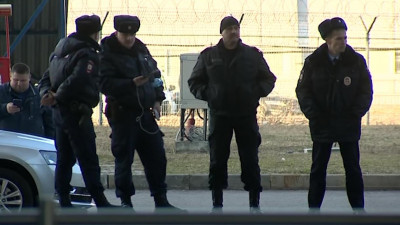 Изоляцию пассажиров, которые прилетели сегодня из Нью-Йорка в «Пулково», обеспечивает специальная бригада
