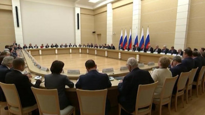 Путин встретится с рабочей группой по подготовке поправок в Конституцию