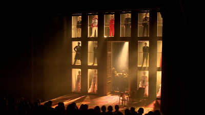 Модные бренды и песни Цоя: Нестандартную версию пьесы «Горе от ума» показали в Театре на Васильевском