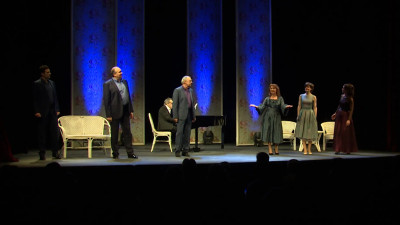 Театр имени Ленсовета поздравил петербурженок с 8 марта спектаклем-концертом