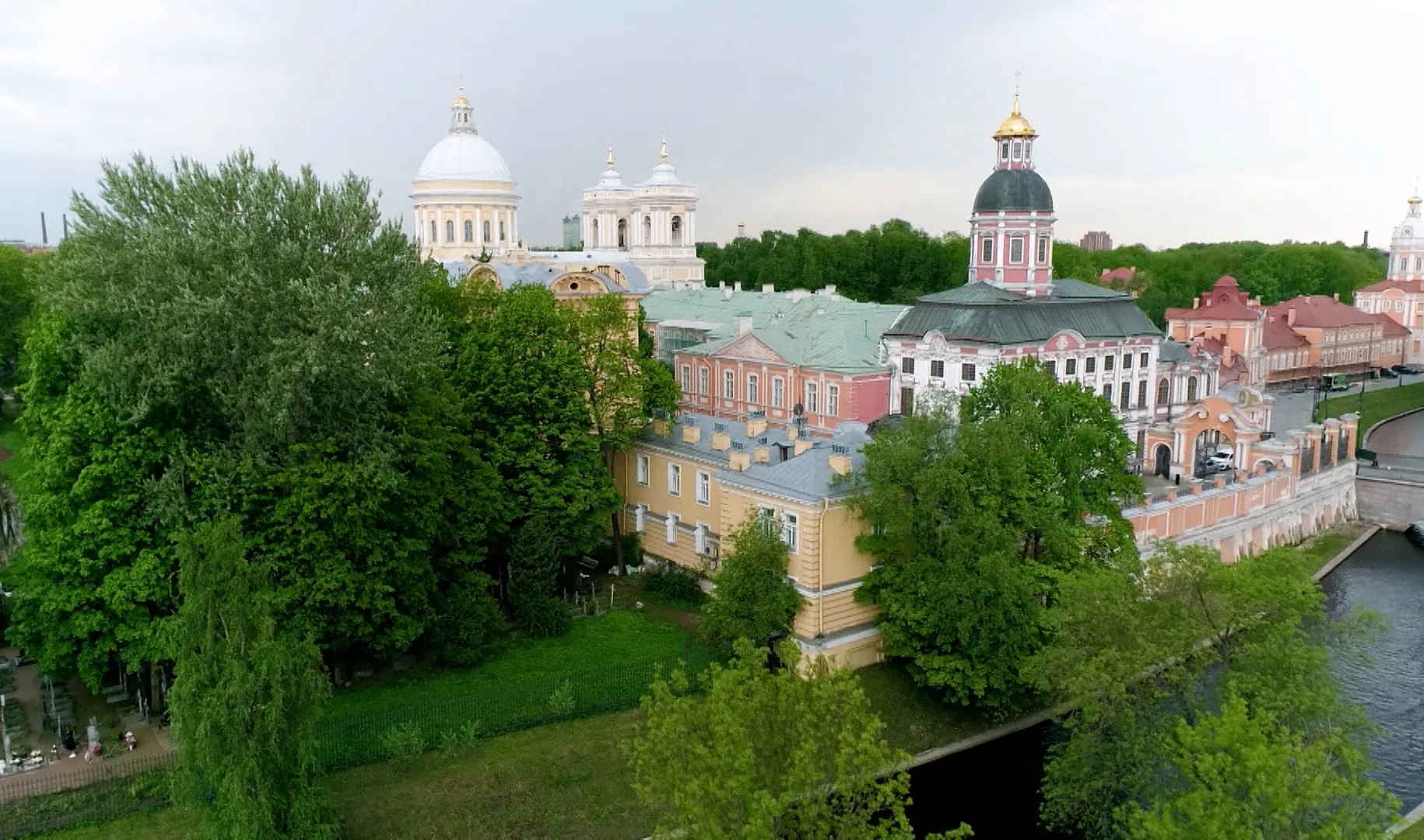 Александро невская лавра площадь