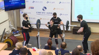 Студенты 19 вузов Петербурга определяют сильнейшего в пауэрлифтинге