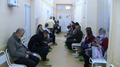 В петербургских поликлиниках растет число пациентов с симптомами ОРВИ