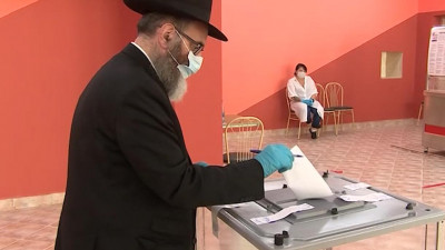 Главный раввин Петербурга о поправках в Конституцию: Бог находится там, где его пускают