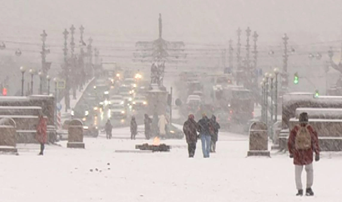 Буря сегодня в петербурге. Метель в Санкт Петербурге. Метель в Петербурге январь 2022. Метель в Петербурге сегодня. 16 Метров в секунду ветер зимой.