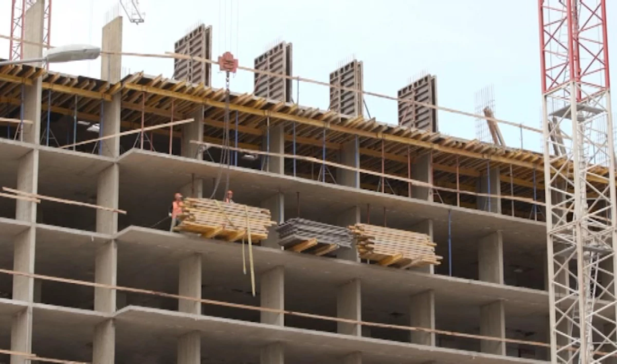 В Петербурге среднемесячная зарплата рабочего-строителя первого разряда выросла на 20% - tvspb.ru