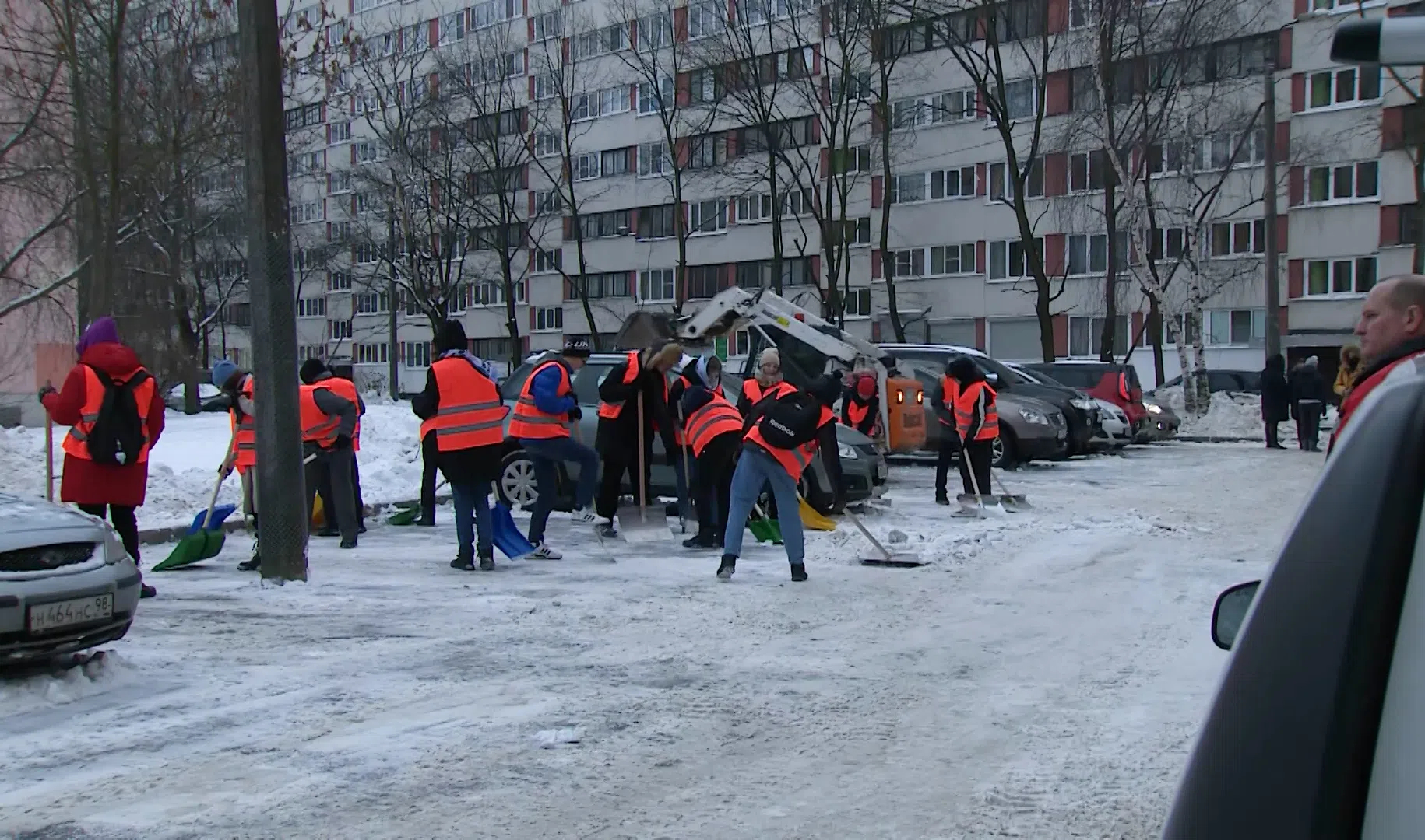 Петербург проверка. Снег на улице. Снегопад в городе. Снежный город. Гололед.