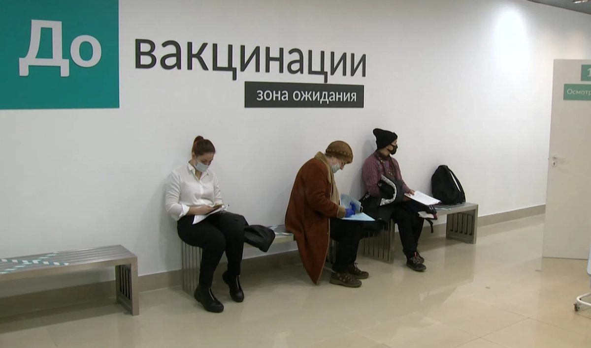 Петербуржцы в ТЦ встают в очередь на вакцинацию - tvspb.ru