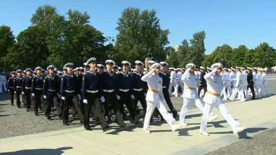 Более 500 курсантов ВМА имени адмирала Кузнецова получили лейтенантские погоны
